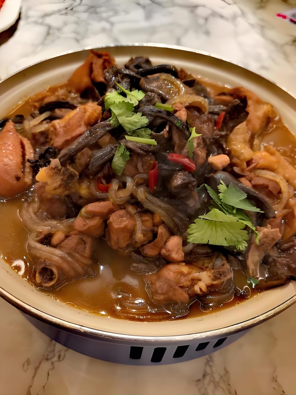24. "Куринное мясо с грибами и фунчозой"